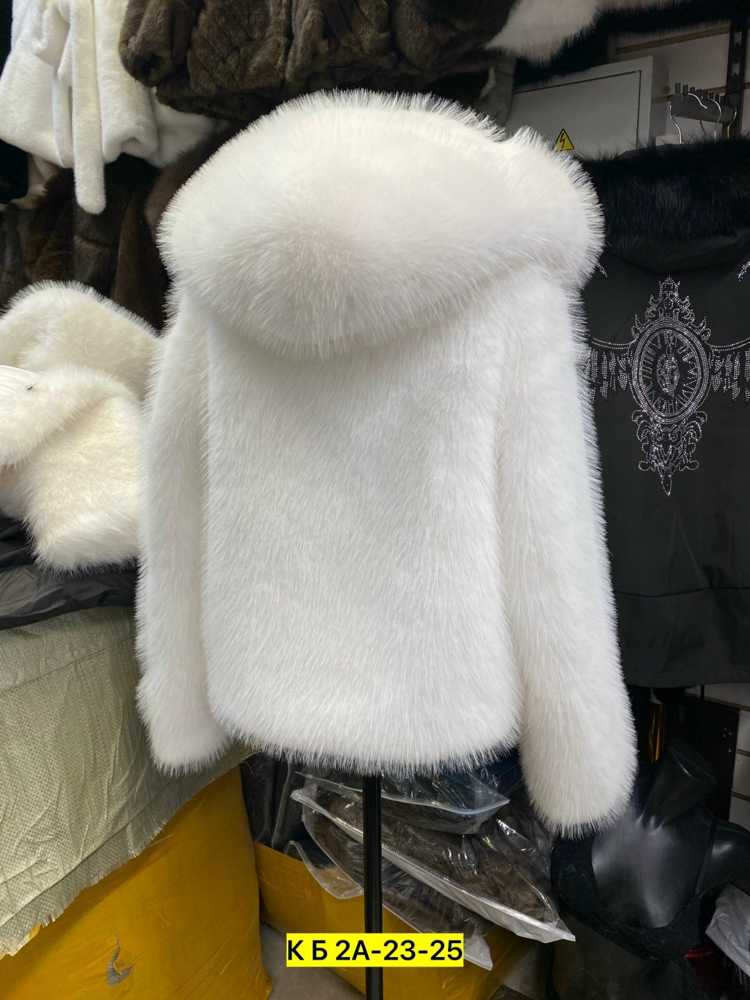 белая шубка,шубка,шуба автоледи,девушка,меховая куртка автоледи
