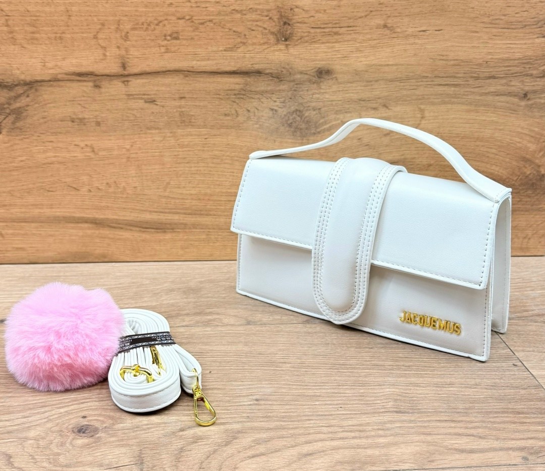 белая сумка,белая сумочка,сумочка модная,сумка jacquemus le bambino,jacquemus сумка le grand bambino белая