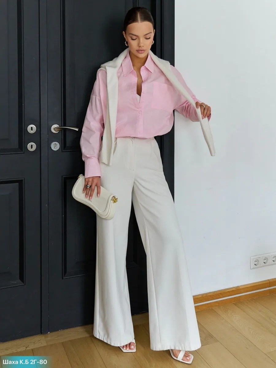 мода стиль,голубая рубашка оверсайз офисная,модные брюки,голубая рубашка оверсайз