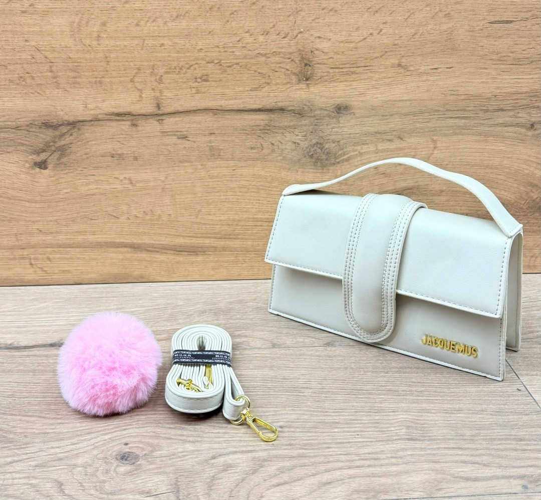 белая сумка,белая сумочка,сумочка модная,сумка jacquemus le bambino,jacquemus сумка le grand bambino белая