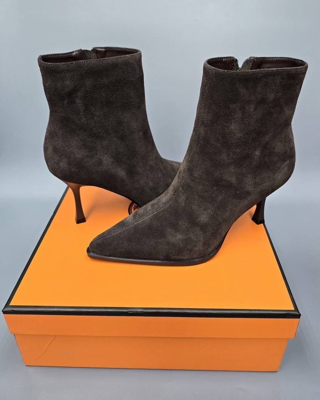 ботильоны замшевые,ботильоны gianvito rossi замшевые на каблуке,женские ботильоны,остроносые женские ботильоны из замши,ботильоны