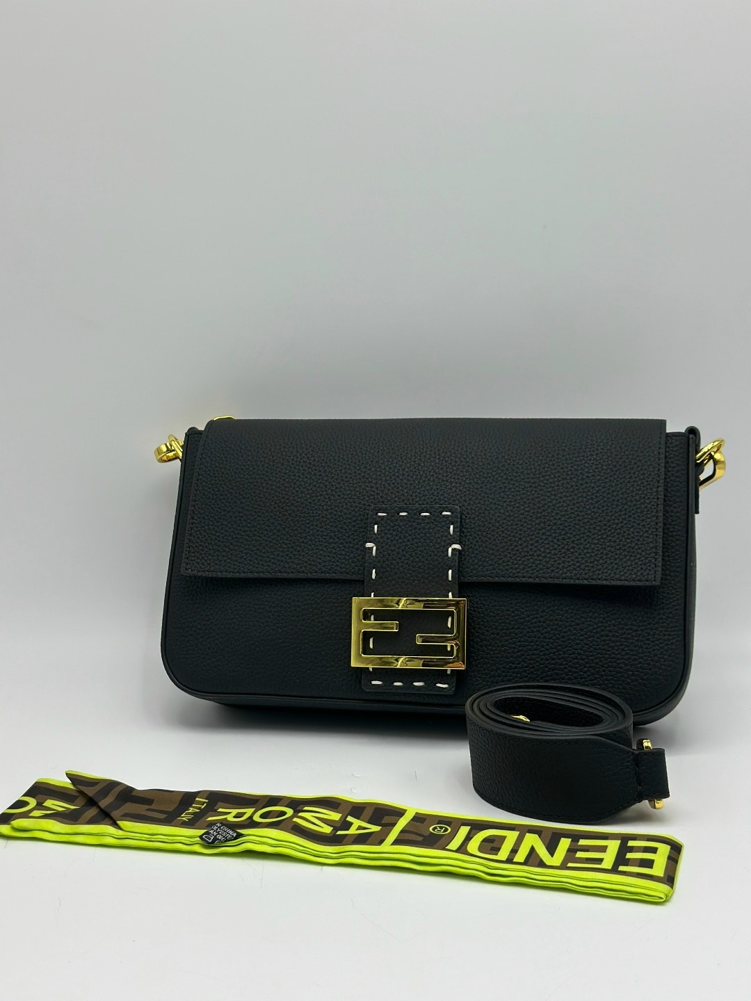 fendi сумка,женская сумка fendi,fendi сумка на плечо,фенди сумка,фенди сумка цум