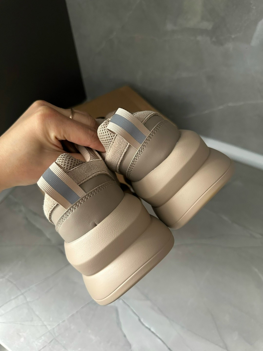 ,женские кроссовки,массивные кроссовки женские,кроссовки модные,повседневные кроссовки