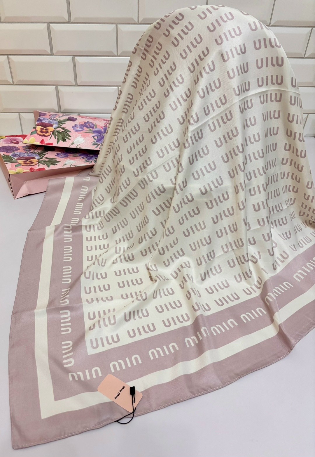 брендовый платок,шелковые платки,женские платки,шарф женские,платки шарф