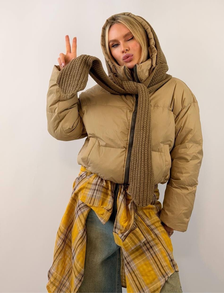 куртка пуховая со съемным вязаным капюшоном бежевая,куртка пуховая со съемным вязаным капюшоном бежевая fly,пуховик бежевый,куртка бежевая,куртка пуховая со съемным вязаным капюшоном бежевая fly-line