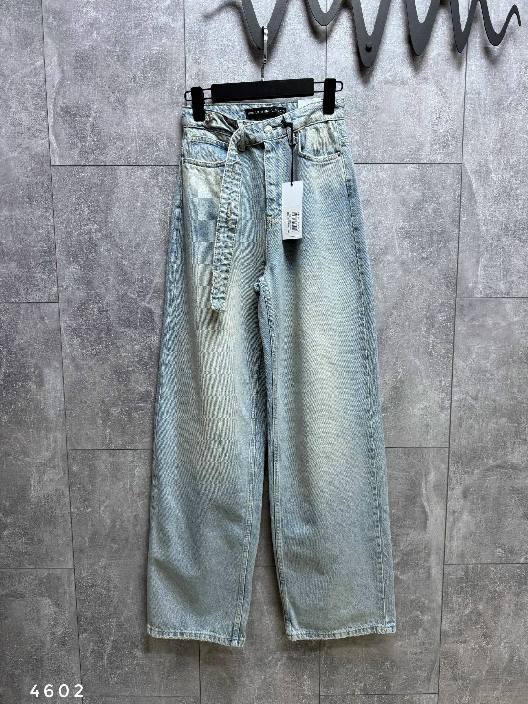 джинсы - 2900 ₽ футболка - 1690 ₽,джинсы прямого кроя,широкие джинсы,брюки джинсы,футболки для женщин