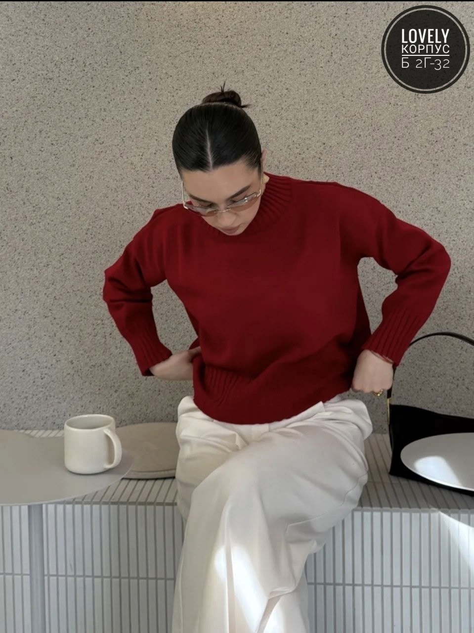 трикотажный свитер оверсайз,вязаный свитер оверсайз,свитер укороченный оверсайз тонкий вязаный,свитер укороченный оверсайз тонкий вязаный цвет красный алый,свитер бордовый оверсайз вязаный укороченный