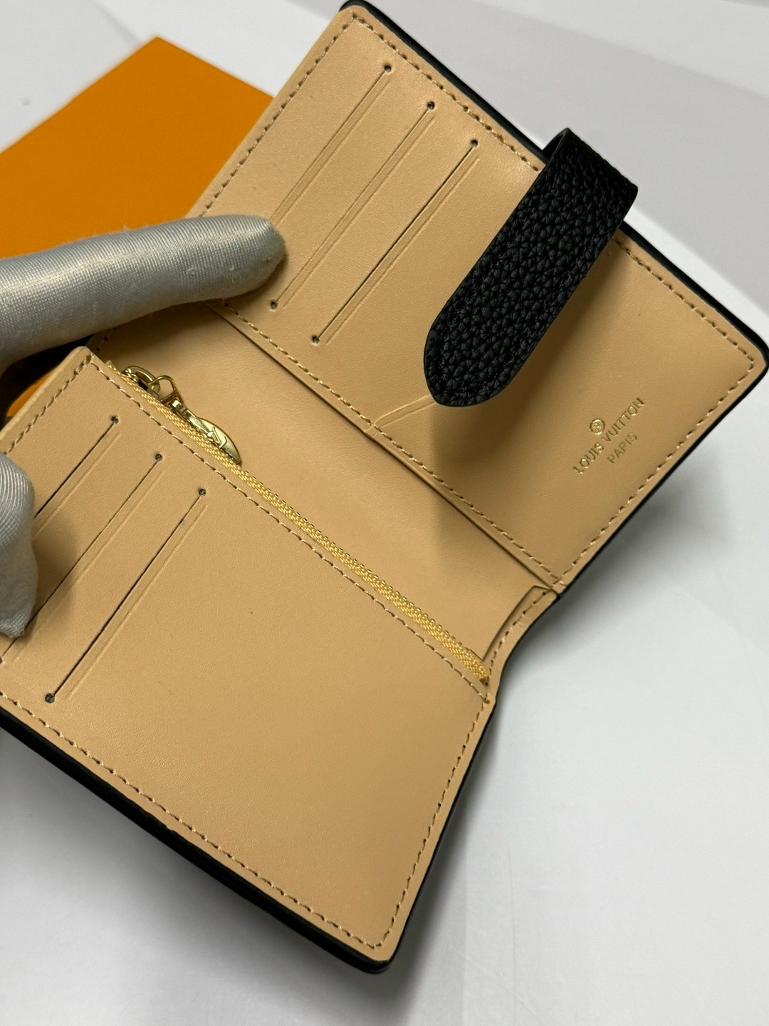 обложка на паспорт louis vuitton,картхолдер louis vuitton,louis vuitton кошельки,кошелёк луи виттон мужской,кошелек луи виттон