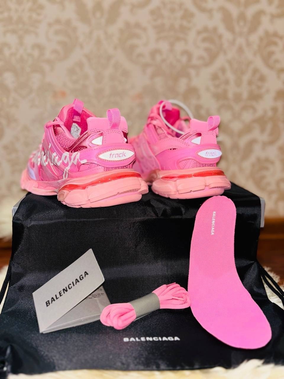 женские кроссовки balenciaga,кроссовки balenciaga,pink track balenciaga sneakers,кроссовки balenciaga track,pink balenciaga track