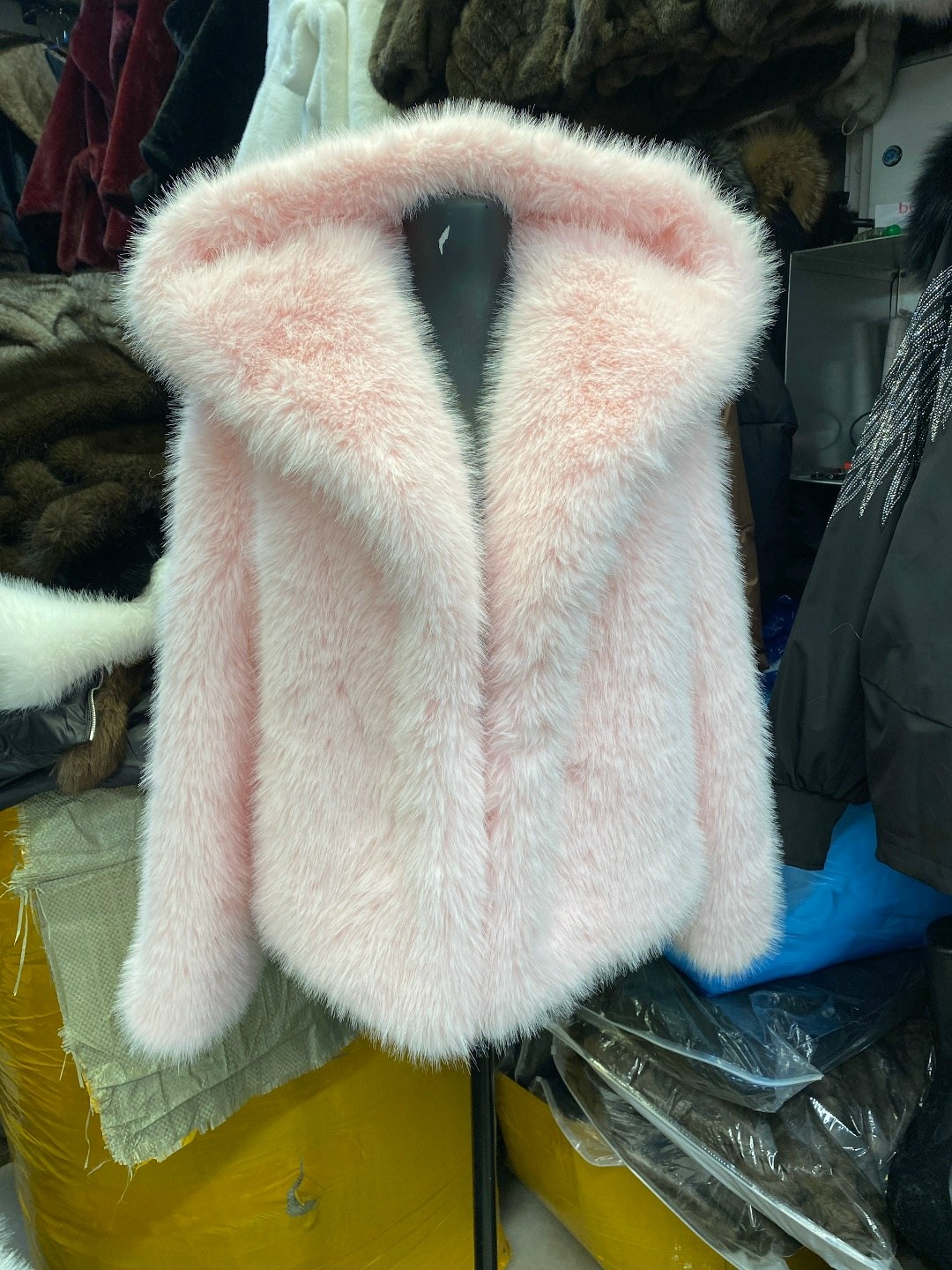розовая шуба,зимняя мода,розовая шубка,женская шуба,розовая шуба из искусственного меха