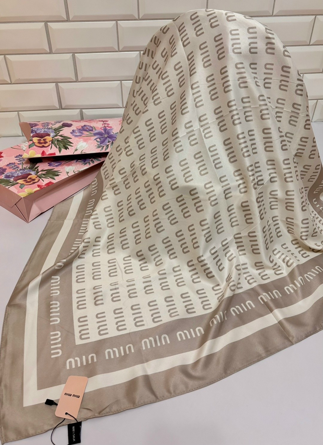 брендовый платок,шелковые платки,женские платки,шарф женские,платки шарф