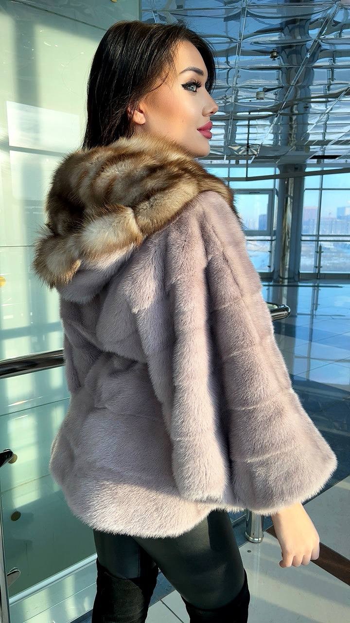 шуба норковая,норковая шуба летучая мышь с капюшоном из куницы,женская шуба из меха норки с капюшоном из меха куницы,норковое пончо шуба с капюшоном из меха куницы,норковая шуба с капюшоном из куницы