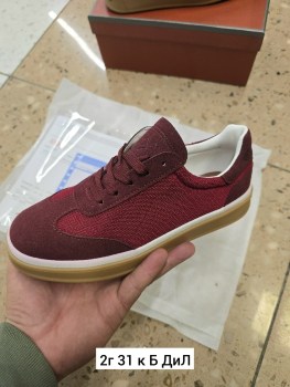 Кроссовки