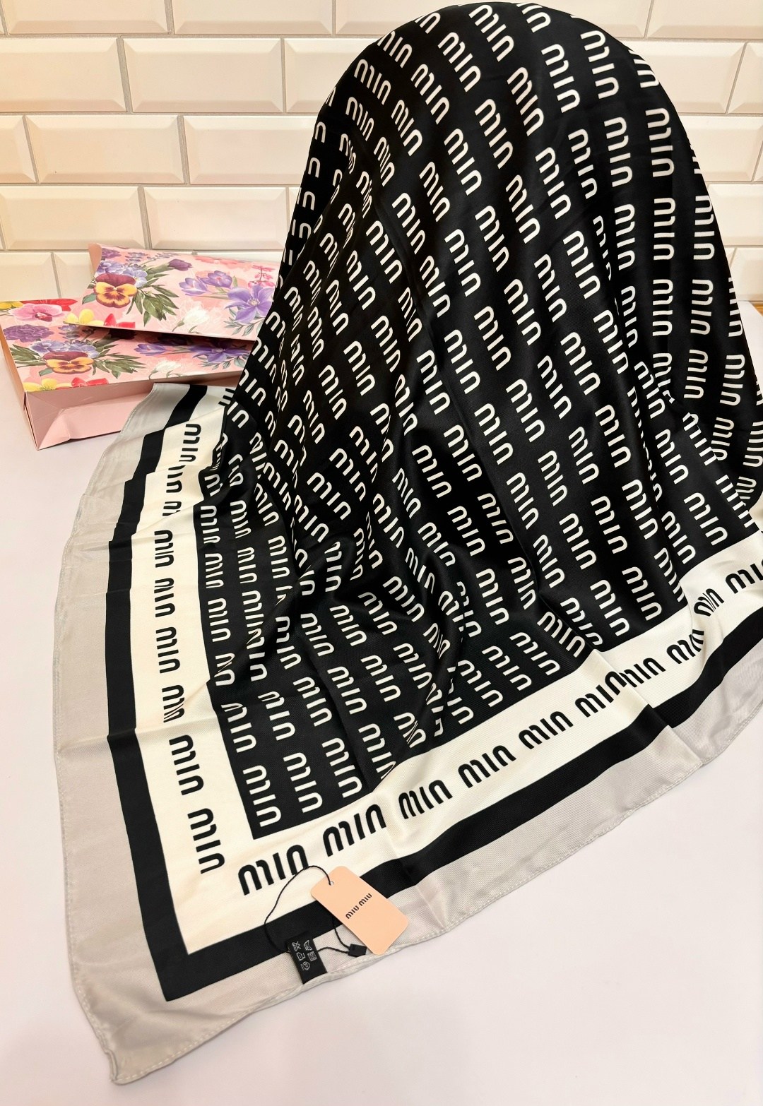 брендовый платок,шелковые платки,женские платки,шарф женские,платки шарф