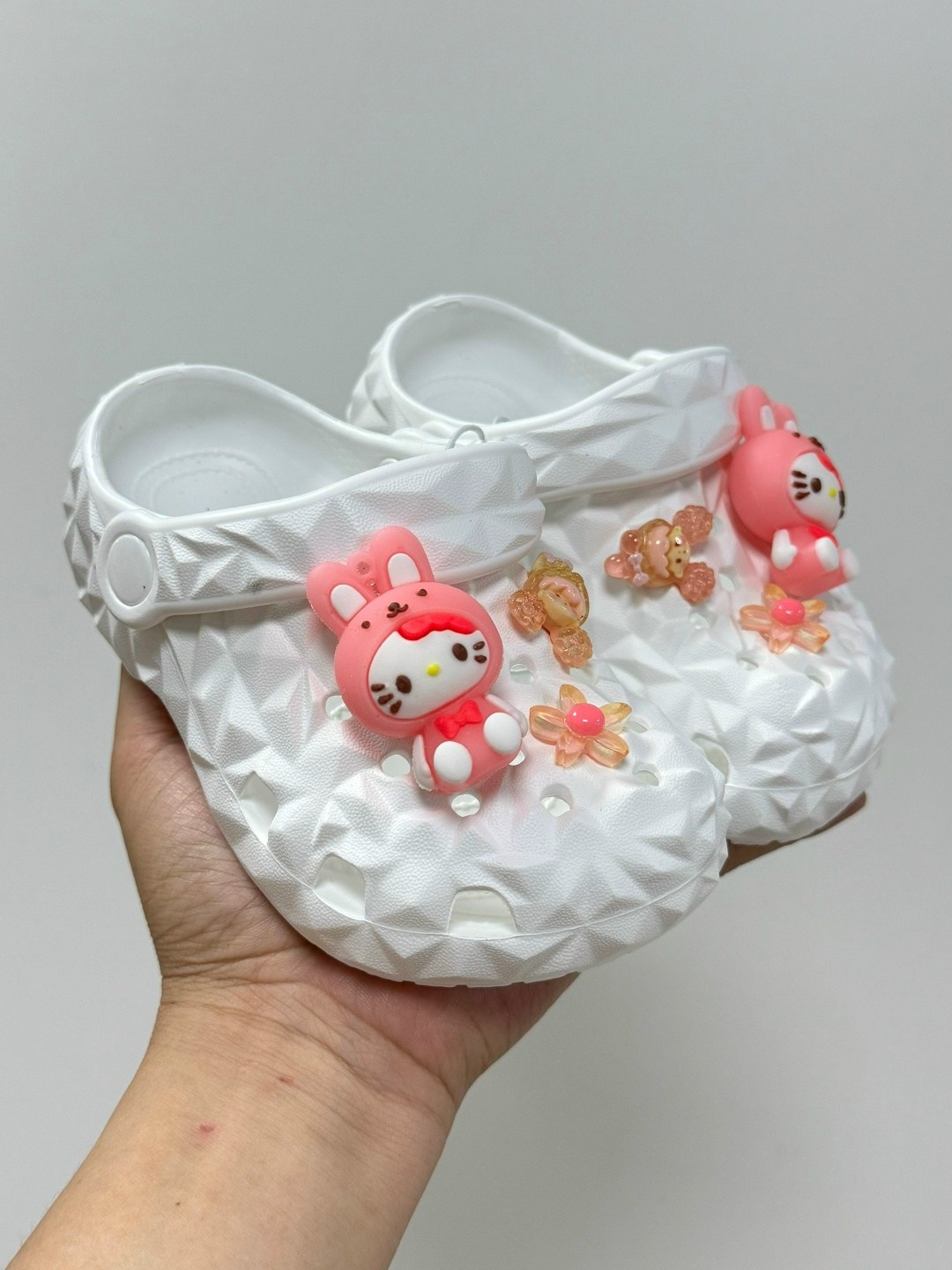 кроксы с хелло китти,кроксы хеллоу китти,тапочки для девочек,детские тапочки,сандалии sanrio