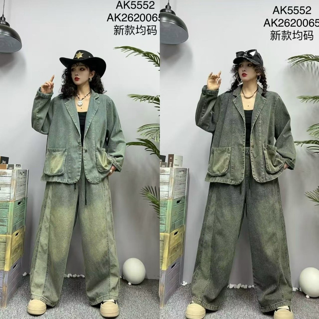 женский джинсовый костюм,джинсовая куртка,джинсовые костюмы,женская джинсовая куртка,женская джинсовая куртка с большими карманами