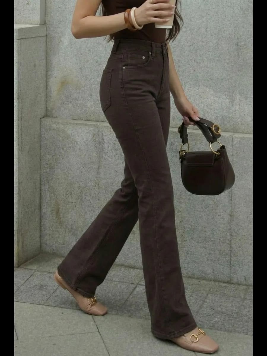 модные брюки,фасон стиль,брюки стиль,стильные наряды,женские джинсы коричневые джинсовые расклешенные брюки