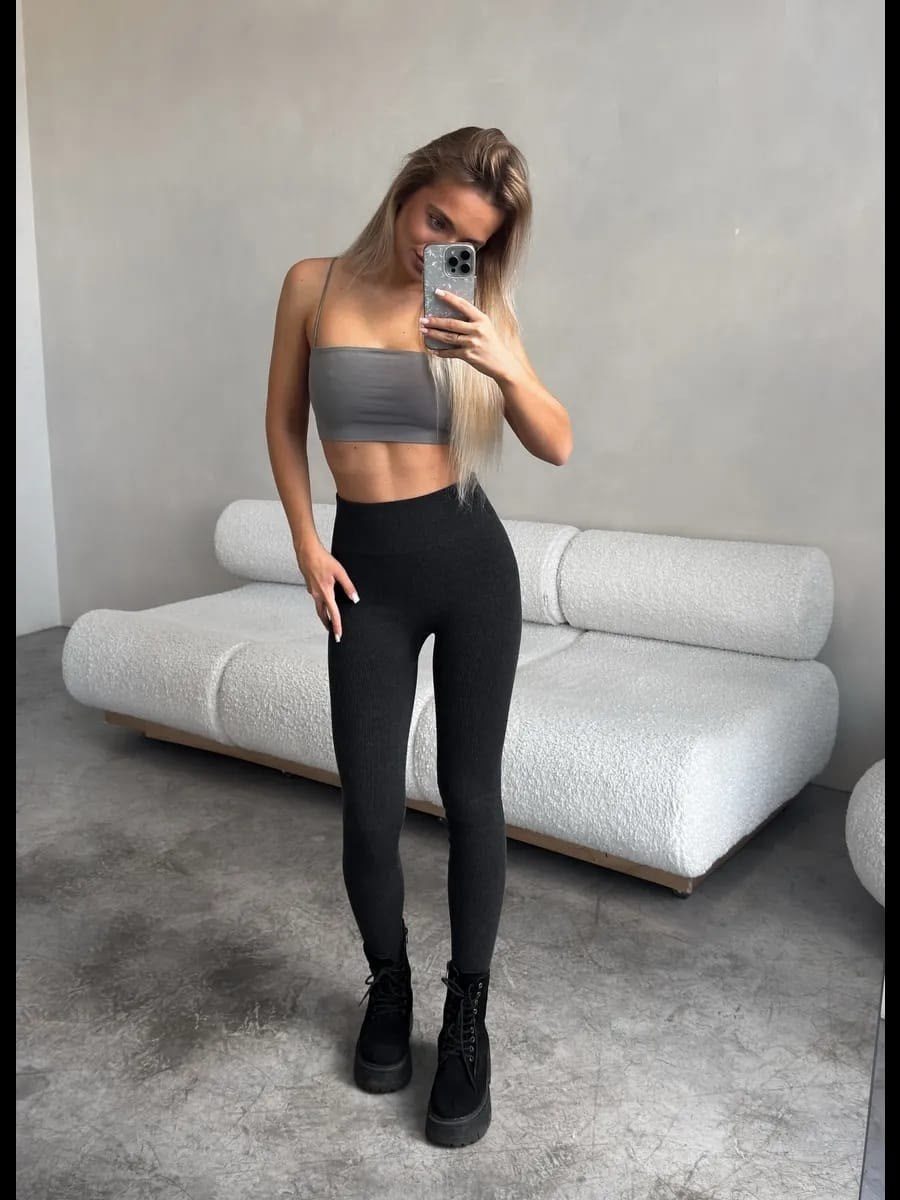 женская модная куртка,белые куртки,бежевый пуховик,куртка пуховик,зимний стиль одежды