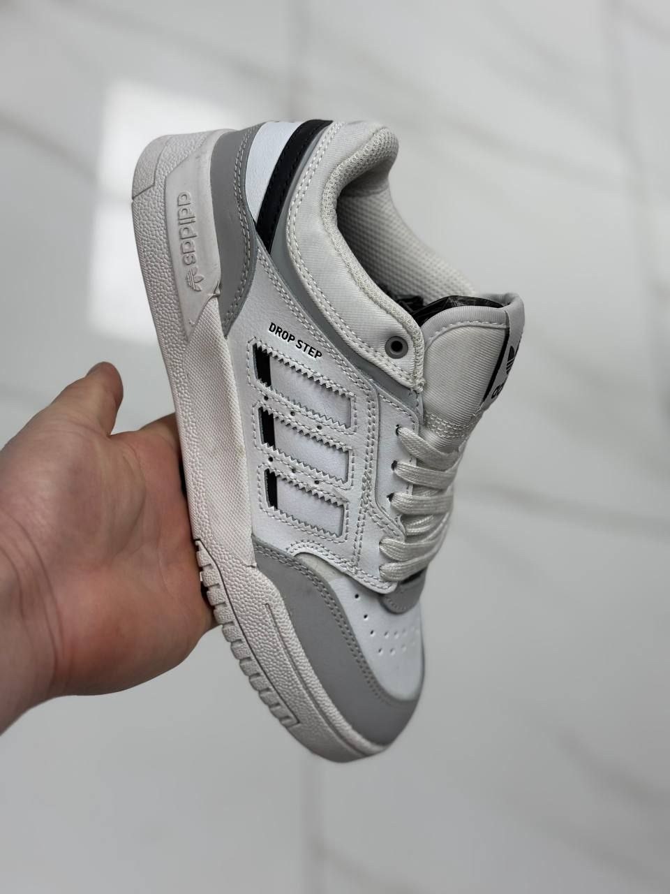 кроссовки adidas,кроссовки женские adidas,адидас аир форс,кроссовки женскиe,женские кроссовки adidas forum white silver