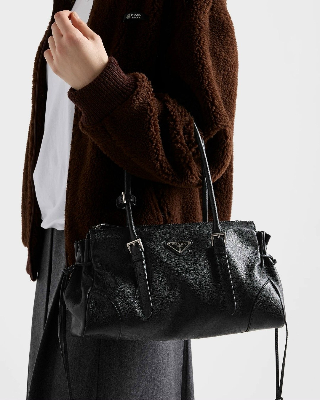 prada черная кожаная сумка тоут,сумка prada черная,сумка prada,женская сумка prada из натуральной кожи черный,прада сумка