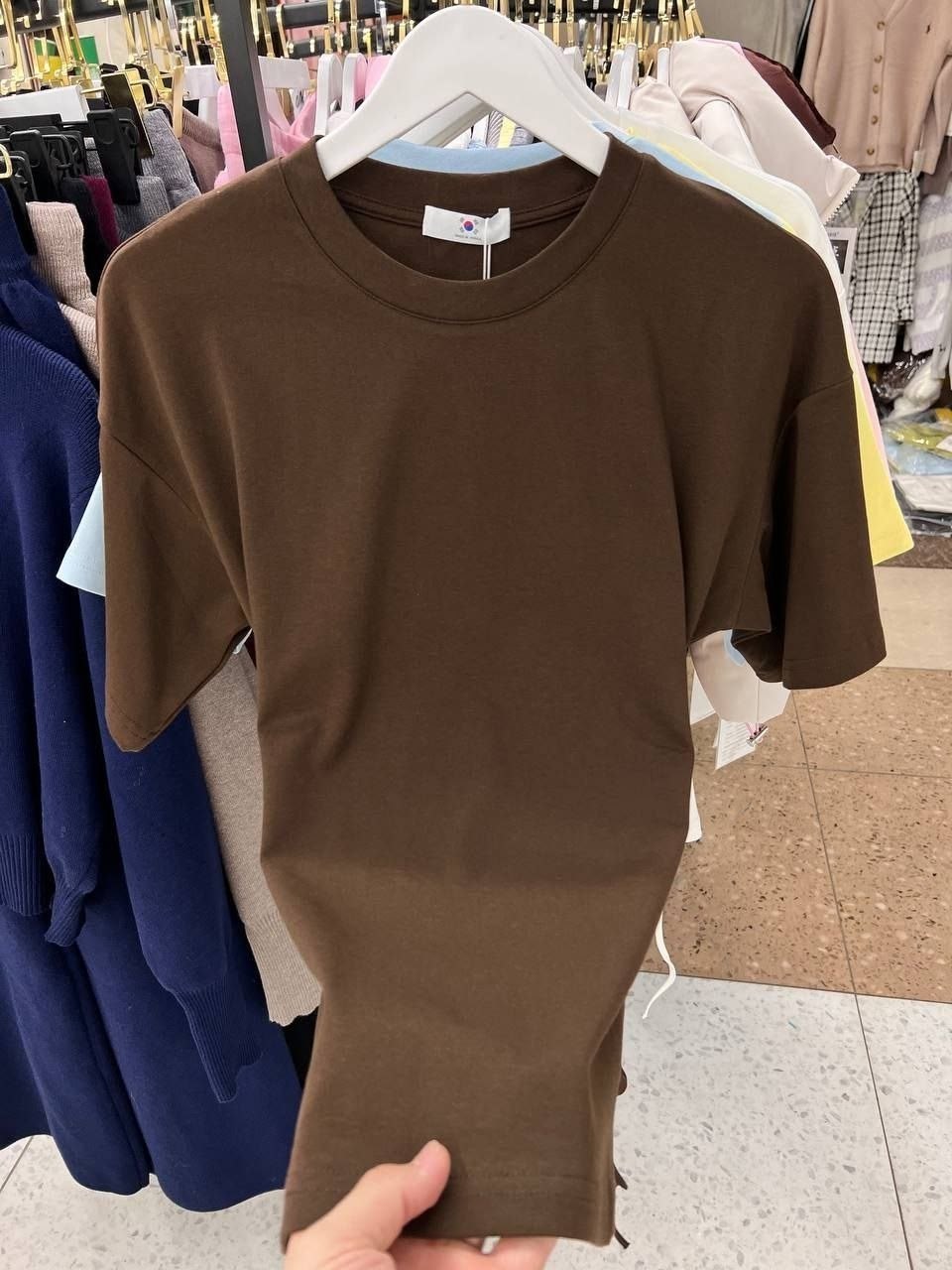 футболка шоколадного цвета,футболка базовая,женская футболка,футболка,коричневая футболка