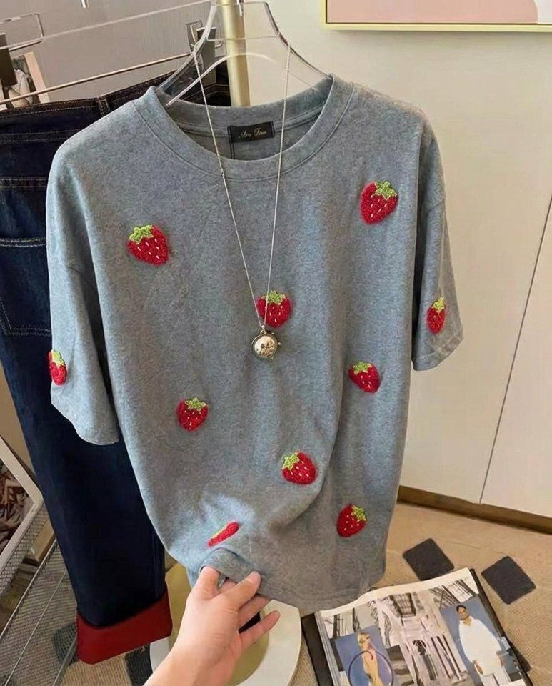 футболка с принтом клубника,футболки женская,футболка с клубникой,одежда с принтом клубники,женские футболки с принтом