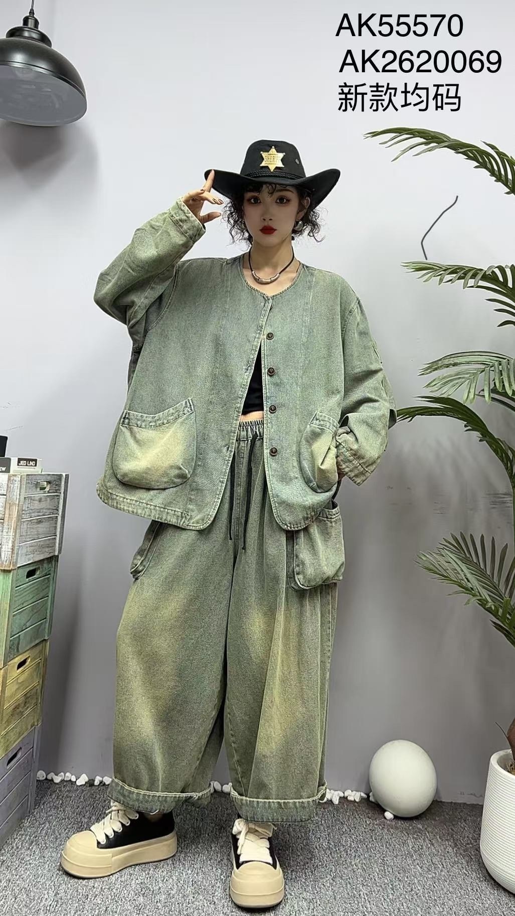 женский джинсовый костюм,джинсовая куртка,джинсовые костюмы,женская джинсовая куртка,женская джинсовая куртка с большими карманами