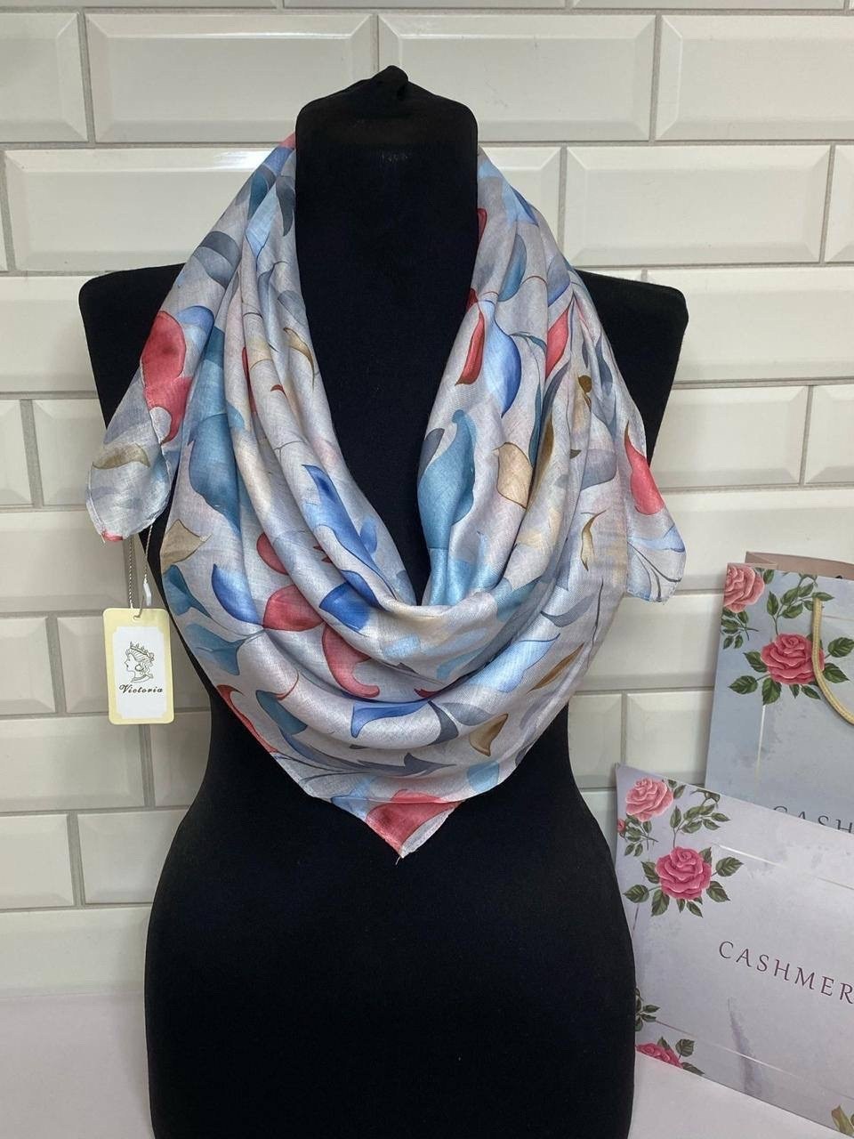 женские платки,платок женский с рисунком,платки шелковые,платка,платок тонкий женский