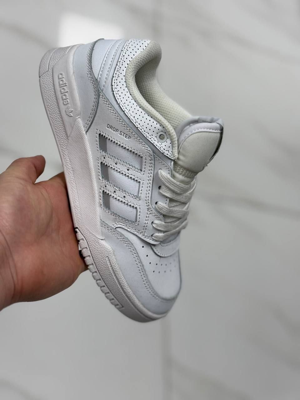 кроссовки adidas,кроссовки женские adidas,адидас аир форс,кроссовки женскиe,женские кроссовки adidas forum white silver