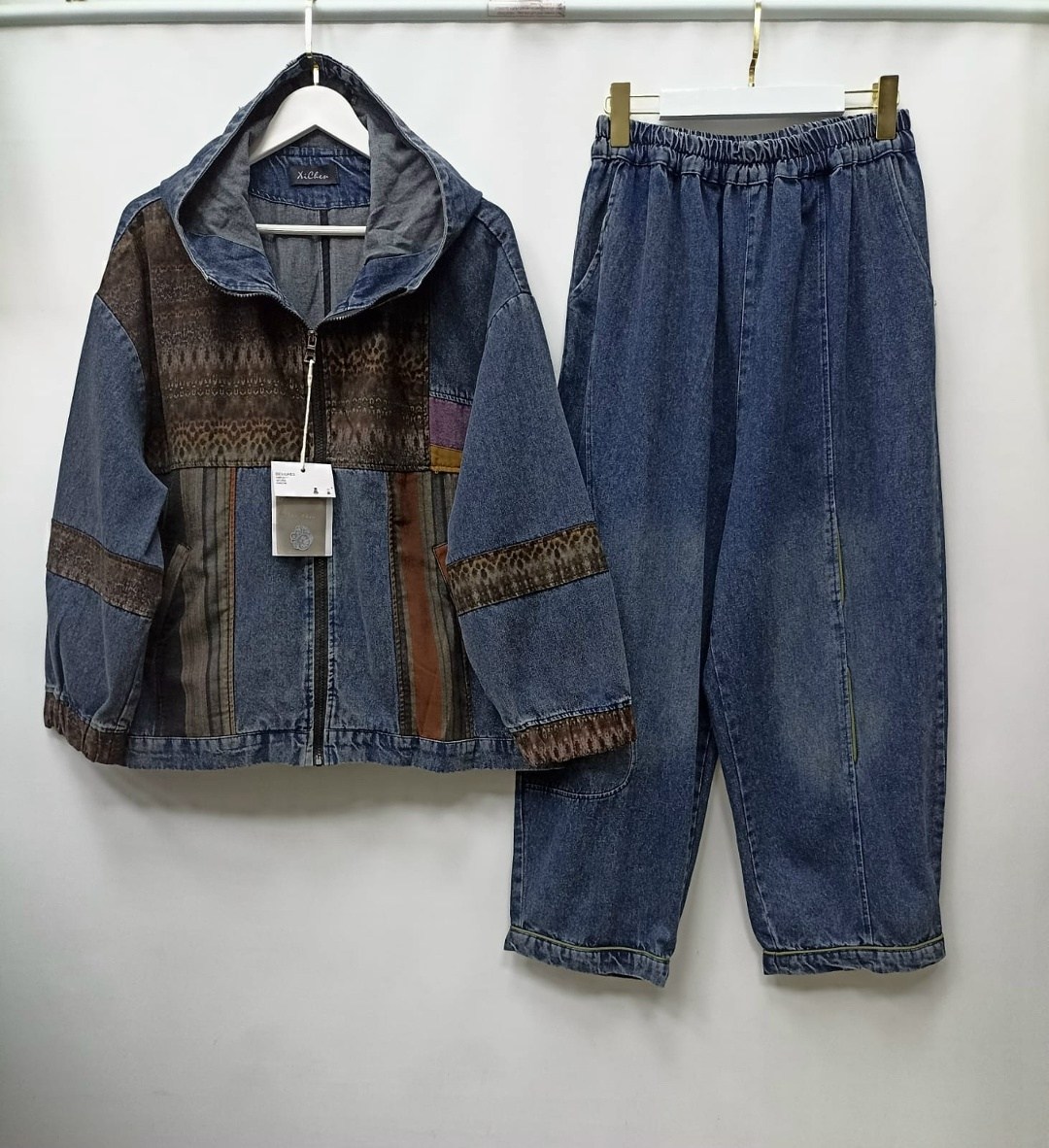 женский джинсовый костюм,джинсовая куртка,джинсовые костюмы,женская джинсовая куртка,женская джинсовая куртка с большими карманами