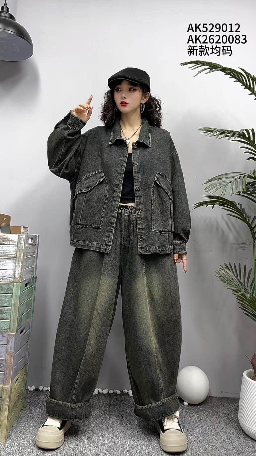 женский джинсовый костюм,джинсовая куртка,джинсовые костюмы,женская джинсовая куртка,женская джинсовая куртка с большими карманами