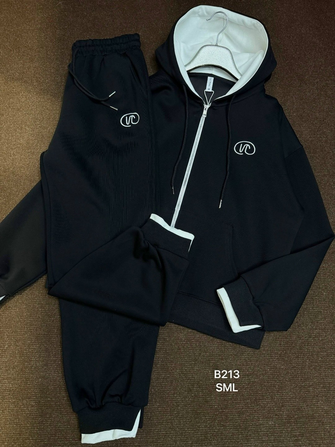 спортивный костюм,спортивный костюм женский,стильные костюмы,спортивный женский костюм белый,костюм спортивный celine