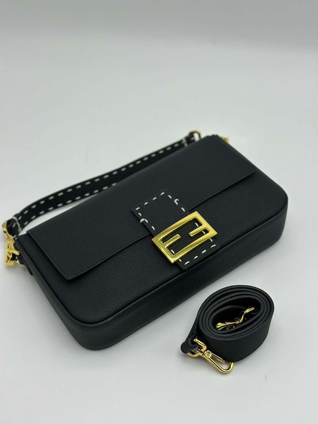 fendi сумка,женская сумка fendi,fendi сумка на плечо,фенди сумка,фенди сумка цум