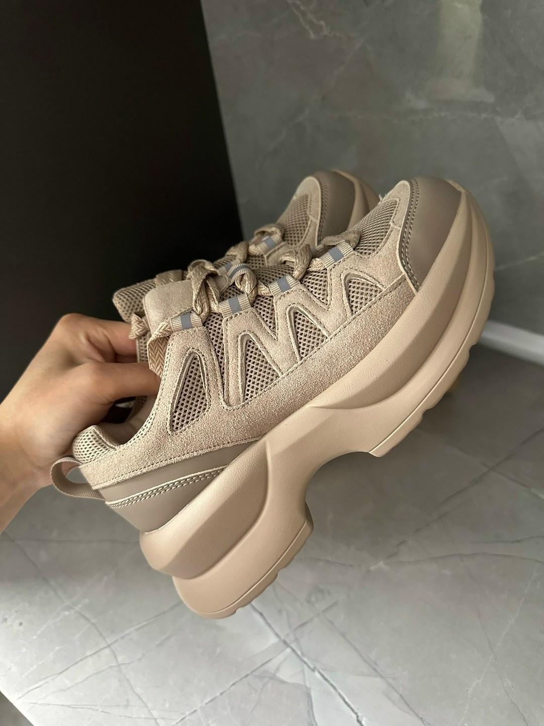 ,женские кроссовки,массивные кроссовки женские,кроссовки модные,повседневные кроссовки