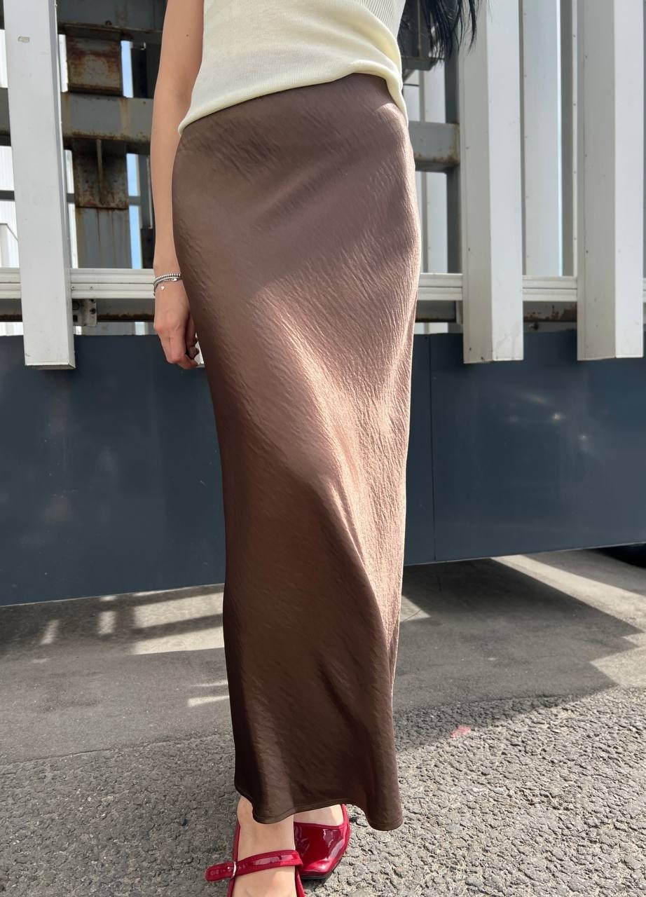 коричневая атласная юбка с разрезом toptop,атласная юбка миди,юбка атласная макси,атласная юбка,юбка