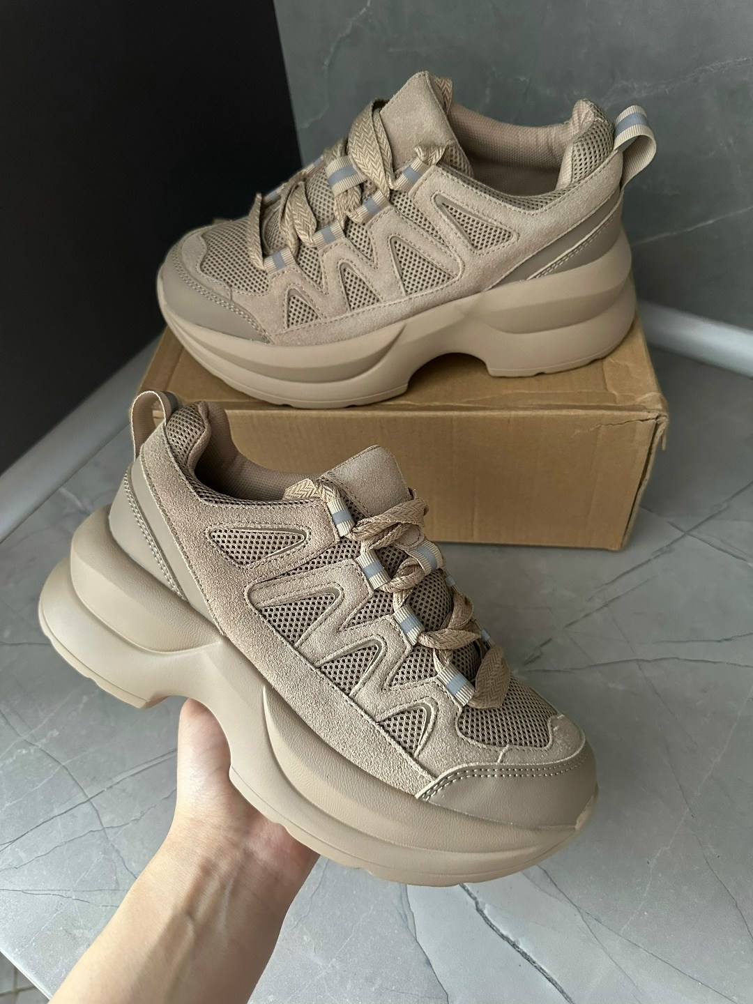 ,женские кроссовки,массивные кроссовки женские,кроссовки модные,повседневные кроссовки