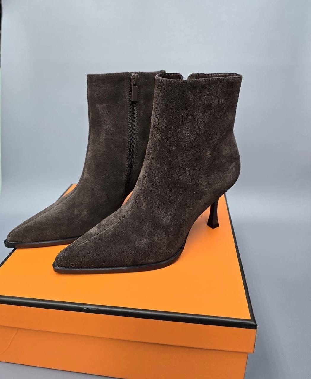 ботильоны замшевые,ботильоны gianvito rossi замшевые на каблуке,женские ботильоны,остроносые женские ботильоны из замши,ботильоны