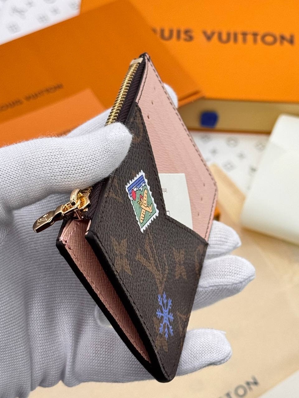 картхолдер louis vuitton,картхолдер луи виттон цветной,визитница луи виттон мужская,визитница louis vuitton,louis vuitton кошельки