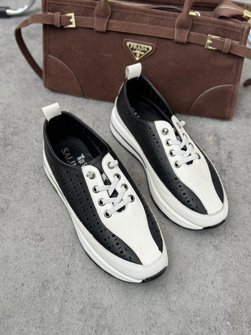 кроссовки женскиe,,женские кроссовки на шнуровке,классические кроссовки,кроссовки летние женские