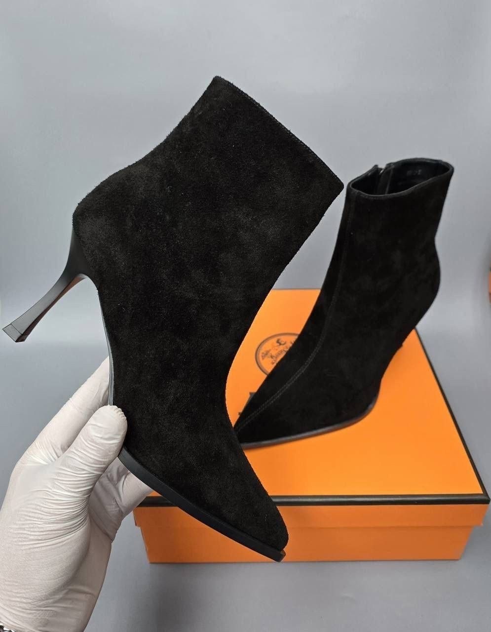 ботильоны gianvito rossi замшевые на каблуке,замшевые ботильоны,женские ботильоны из натуральной замши на высоком тонком каблуке,ботильоны женские,модные ботильоны