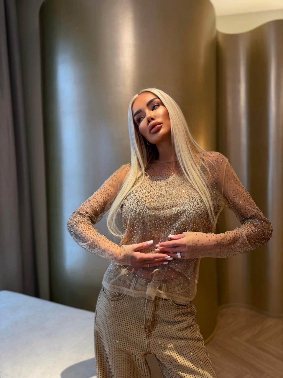 модные наряды,блузка со стразами,блестящая блузка,женская сексуальная сетчатая прозрачная футболка с блестящими стразами в сеточку,блузка сетка со стразами