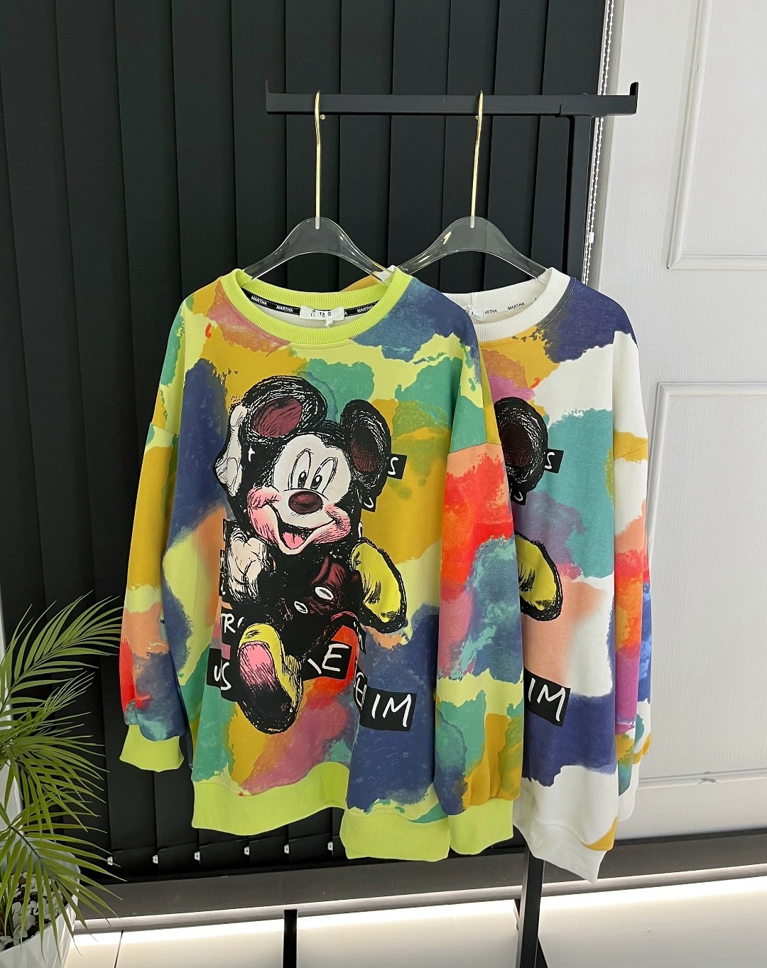 свитшот женский,свитшот оверсайз с принтом микки маус,свитшот женский модный мир,свитшот с принтом,женская кофта