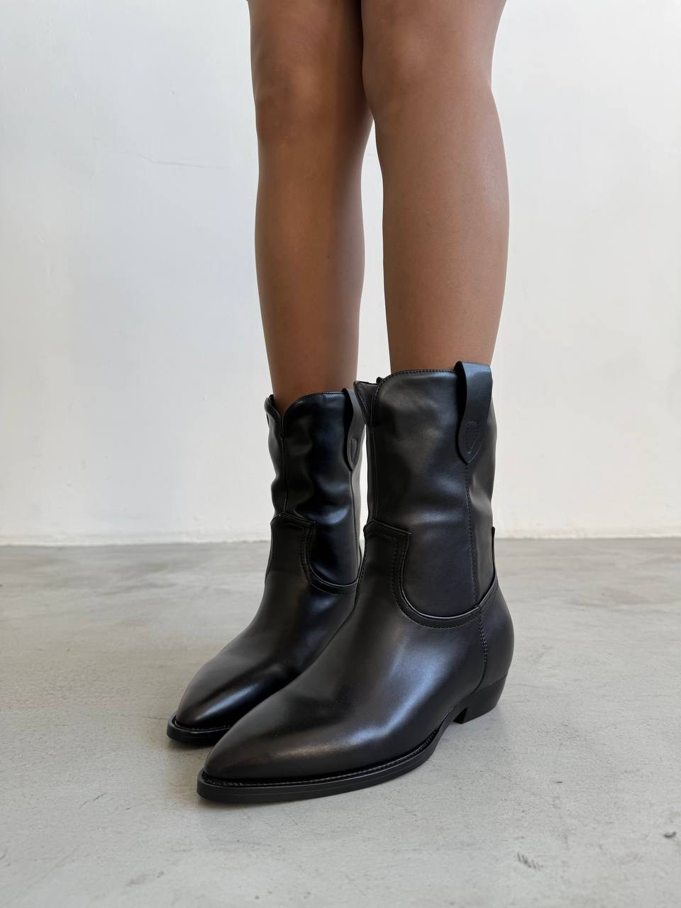 ,осенние ботинки казаки замшевые сапоги и каблуке,ботинки казаки замшевые демисезонные на каблуке бежевые,замшевые ботинки,казаки замшевые эконика