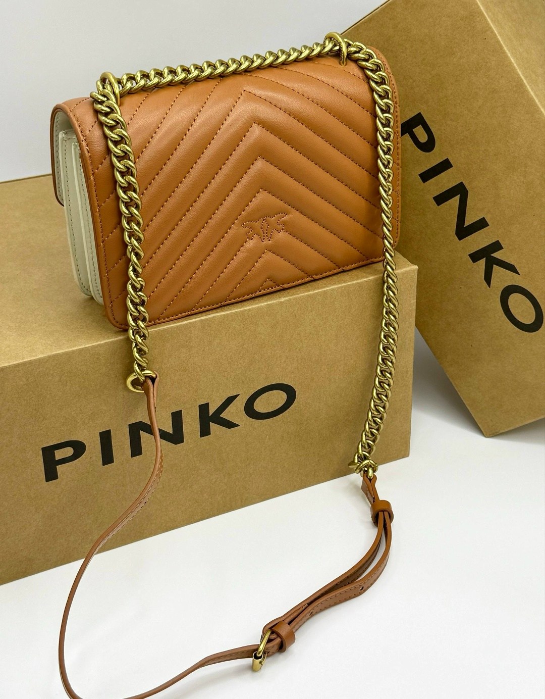 сумка pinko,pinko сумка на плечо,женская сумка pinko,сумка pinko белая,сумка pinko бежевый