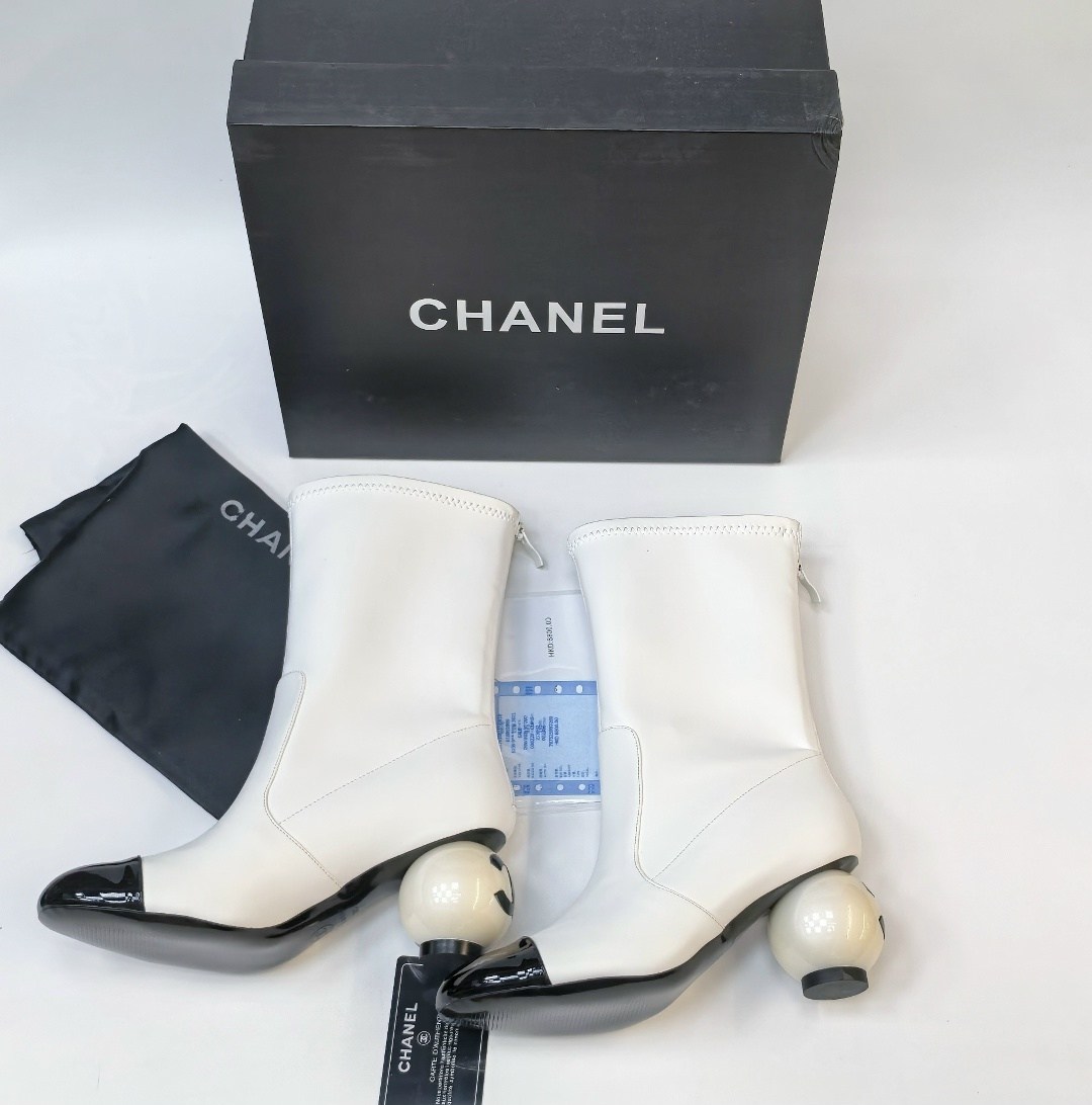 ботильоны chanel,женские текстильные сапоги chanel 2026 белые с черным,кожаные ботильоны chanel,женские комбинированные сапоги chanel белые с черным,сапоги chanel