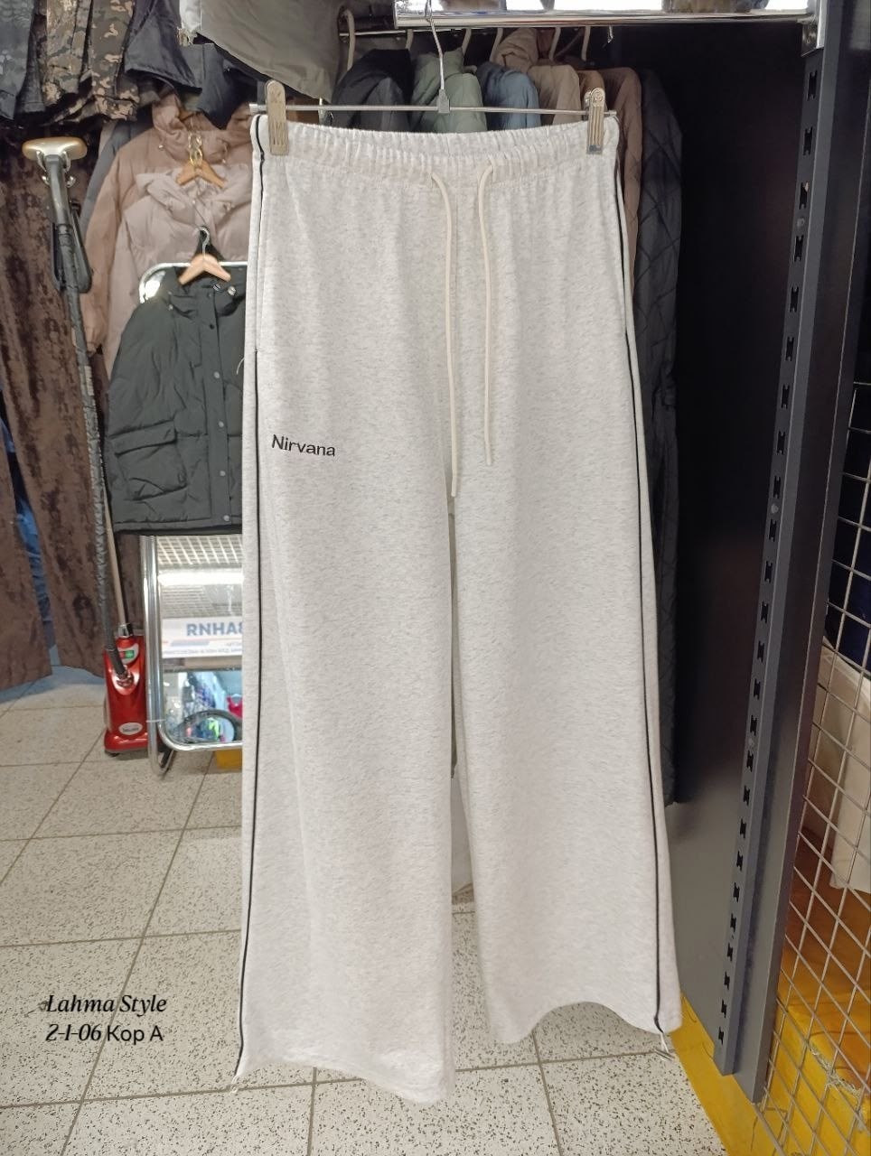 спортивные брюки анта,брюки спортивные,брюки спортивные женские,брюки трикотажные,спортивные прямые брюки с лампасами