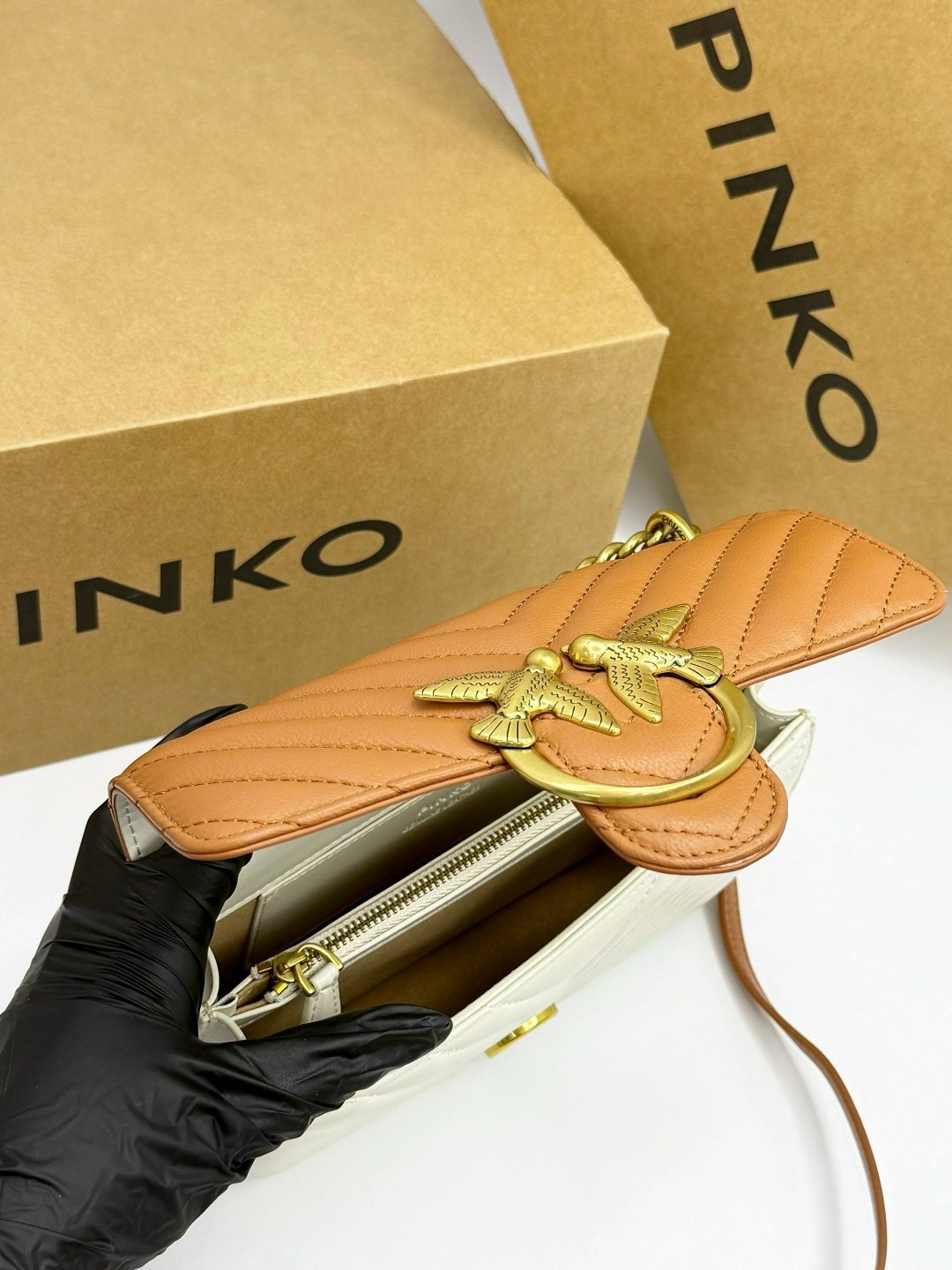 сумка pinko,pinko сумка на плечо,женская сумка pinko,сумка pinko белая,сумка pinko бежевый