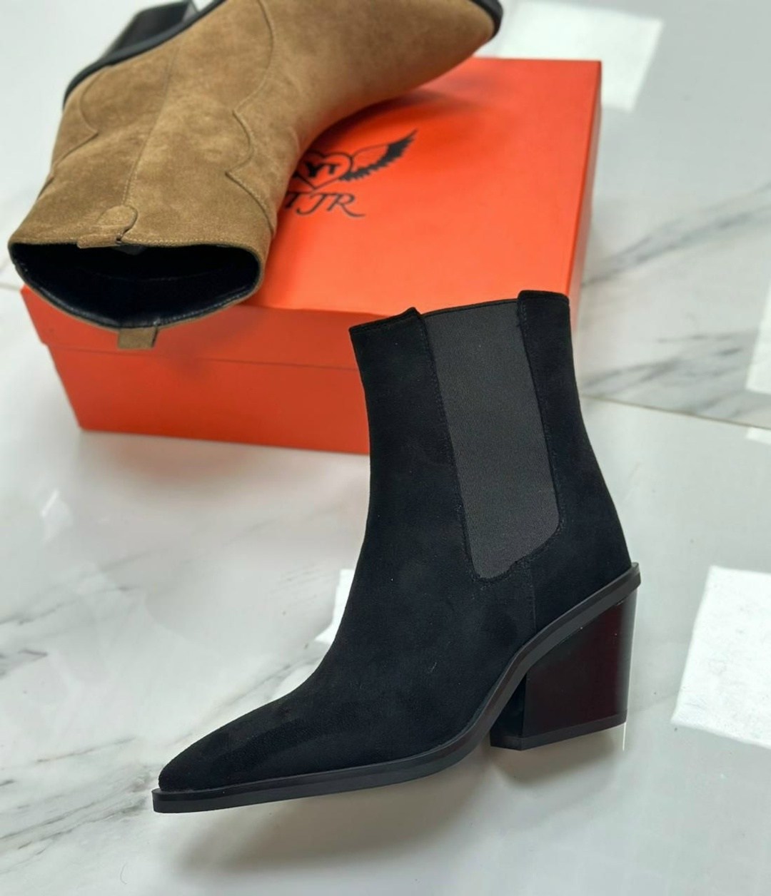 зимние классические женские ботинки челси из коровьей замши с острым носком на танкетке,,классические женские замшевые ботинки-челси,сапоги казаки женские замшевые,сапоги изабель марант казаки