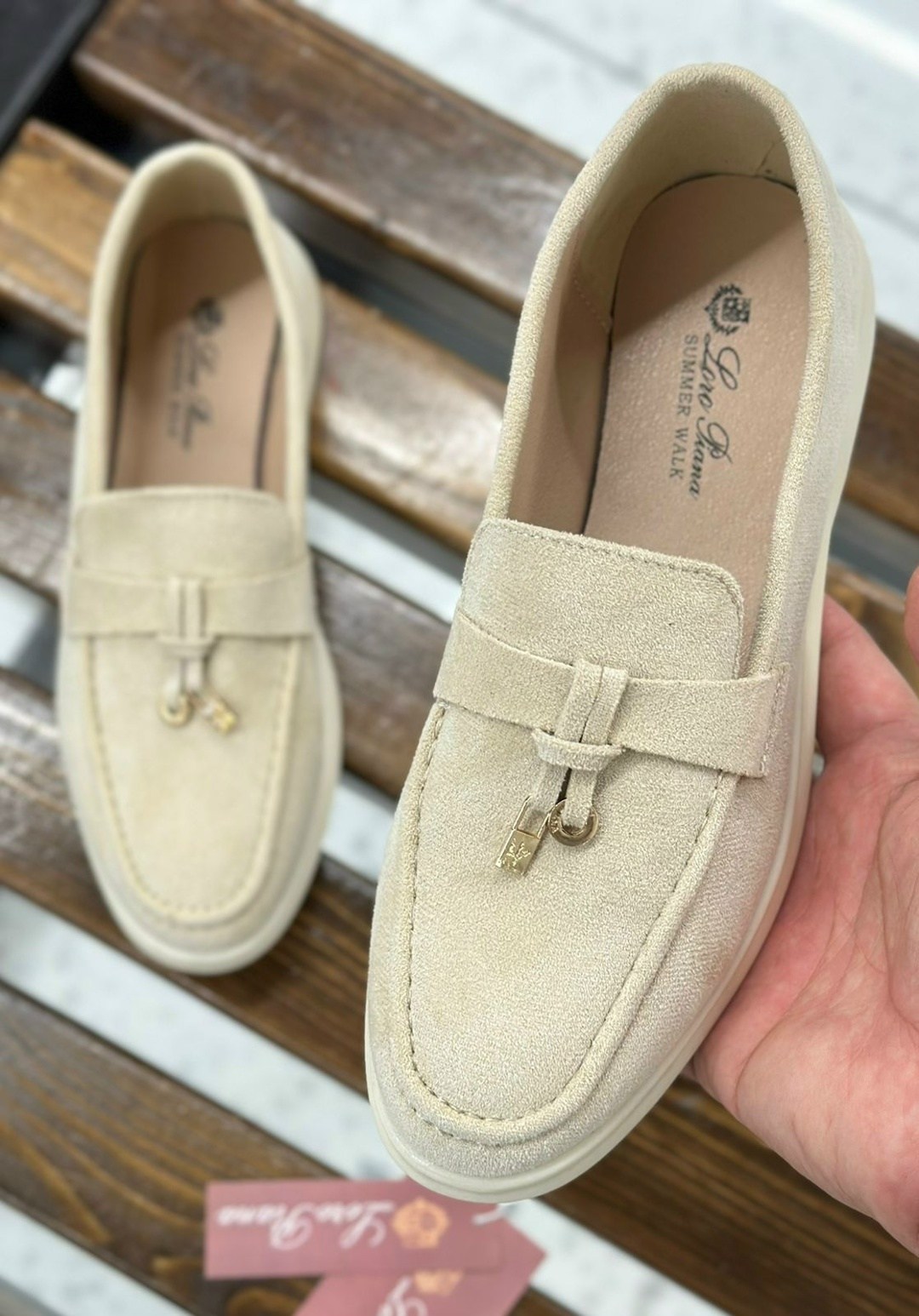 ,лоферы loro piana,лоферы из натуральной замши loro piana premium shoes,лоферы loro piana женские,женские бежевые замшевые лоферы loro piana open walk