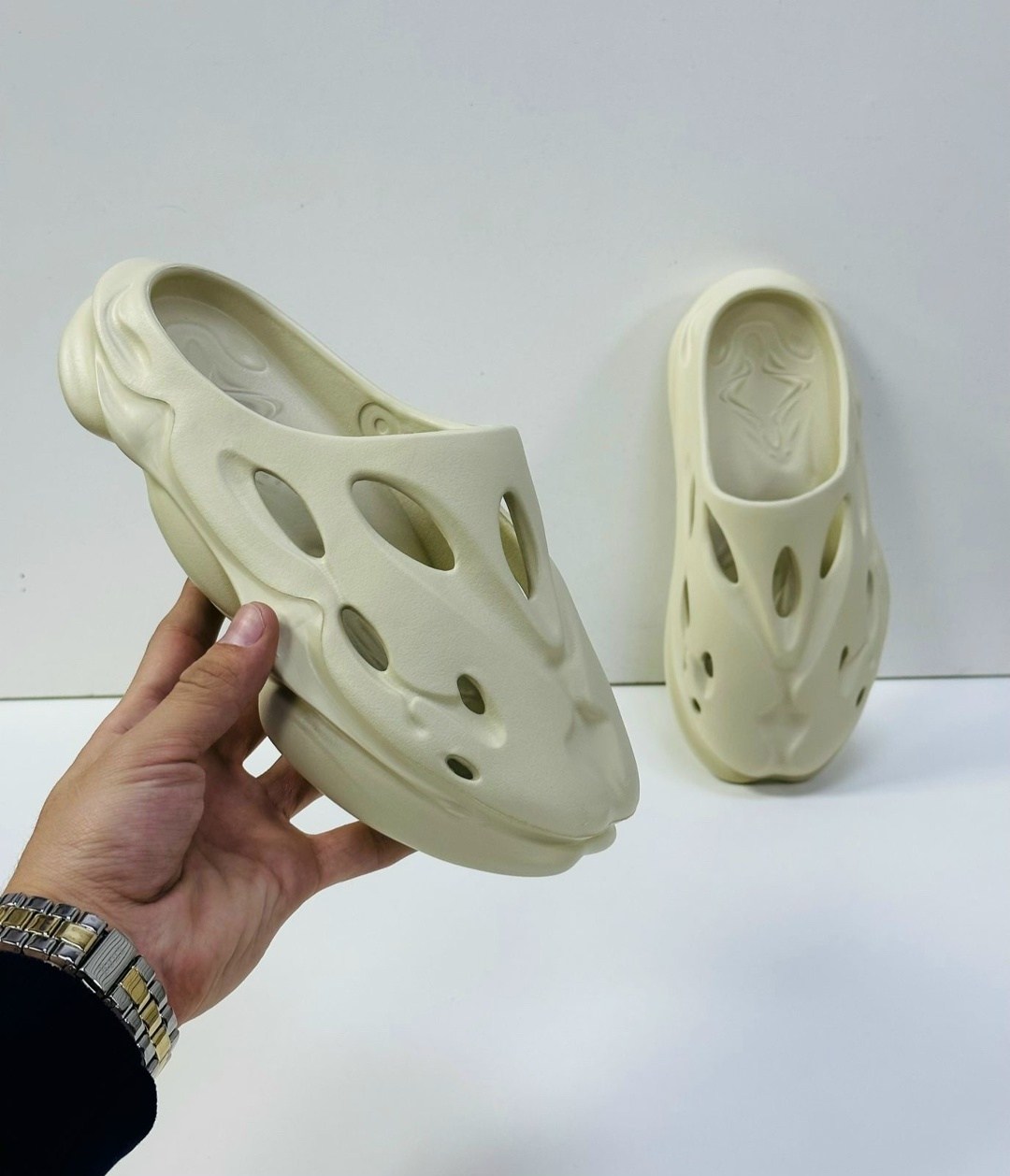 adidas yeezy foam runner,необычные шлепанцы,пляжная ,yeezy foam runner,мужские шлепанцы